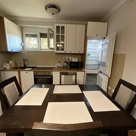 8e Apartment