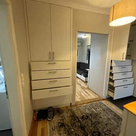 8e Apartment *